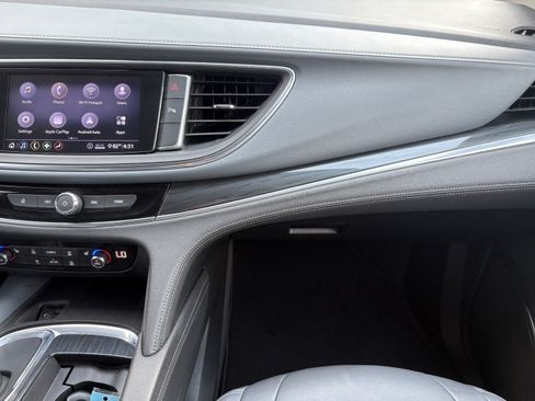 Used 2020 Buick Enclave Essence FWD image 13