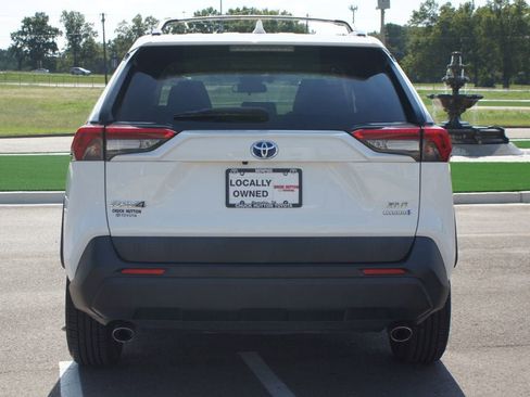 Used 2019 Toyota RAV4 XLE image 3
