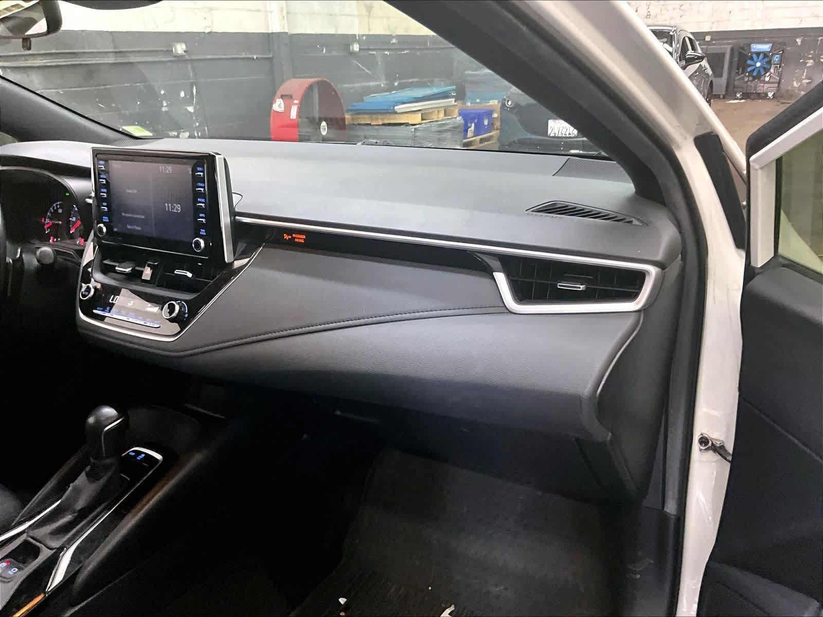 Used 2020 Toyota Corolla SE w/ SE Premium Package FWD image 18