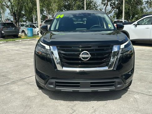 Used 2024 Nissan Pathfinder S image 2