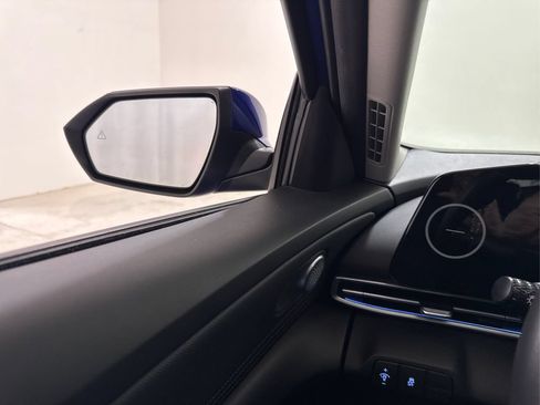 Used 2025 Hyundai Elantra SEL FWD image 35