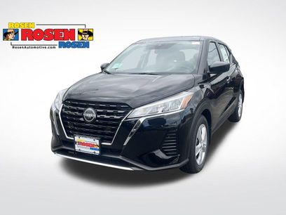 New 2025 Nissan Kicks Play S
