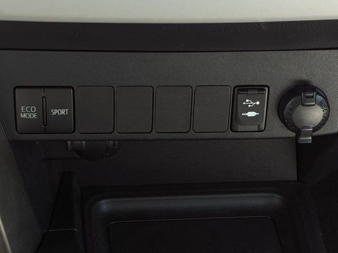 Used 2013 Toyota RAV4 LE AWD/4WD image 22