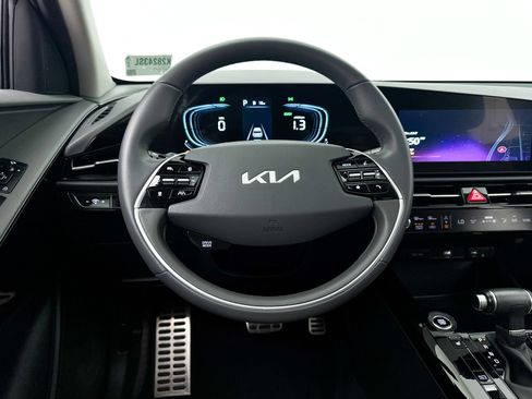 Certified 2025 Kia Niro EX Touring FWD image 4