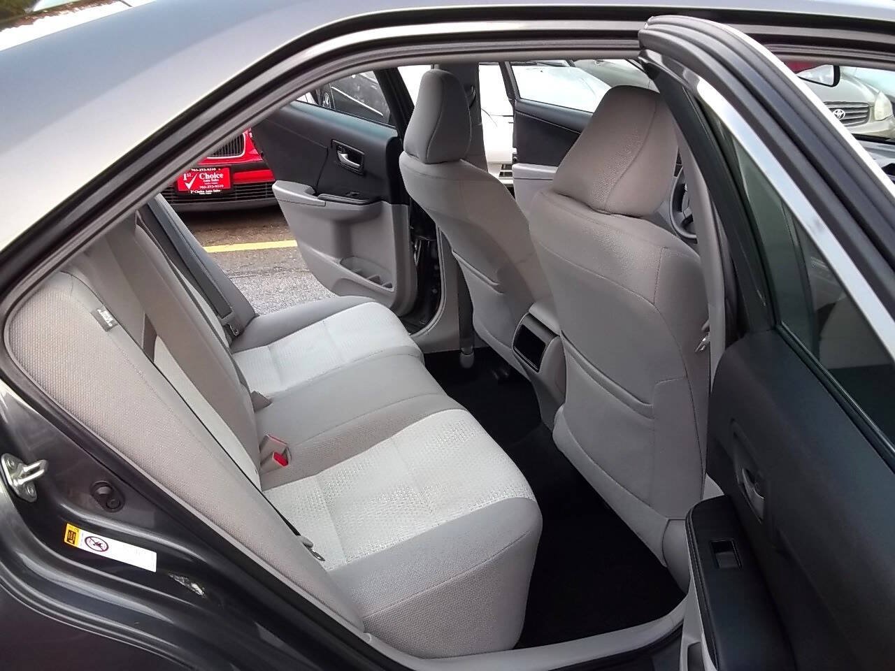 Used 2014 Toyota Camry LE FWD image 12