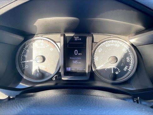 Used 2018 Toyota Tacoma TRD Sport image 21