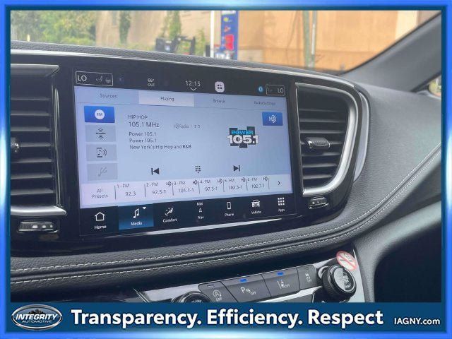 Used 2025 Chrysler Pacifica Limited FWD image 28