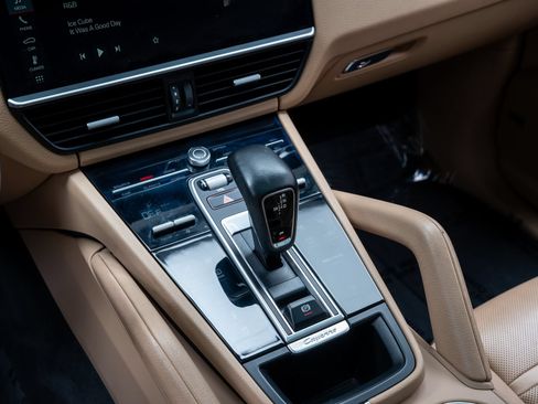 Used 2019 Porsche Cayenne E-Hybrid AWD/4WD image 12