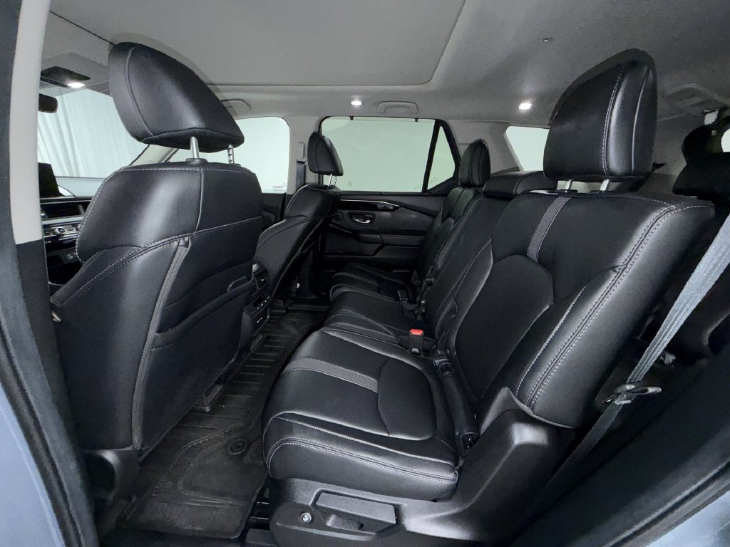 Used 2025 Honda Pilot Touring image 14