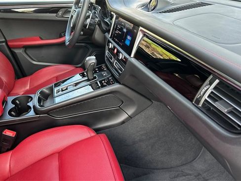 Used 2025 Porsche Macan image 15