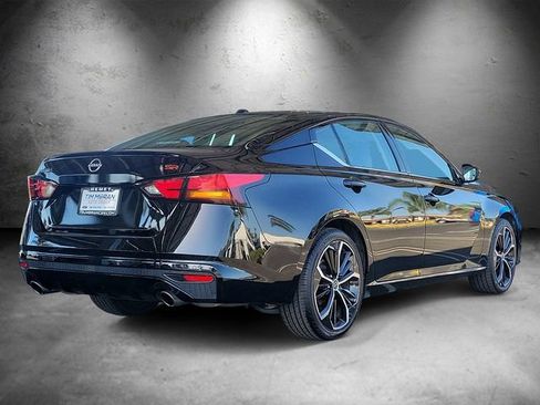 Used 2024 Nissan Altima 2.5 SR FWD image 3