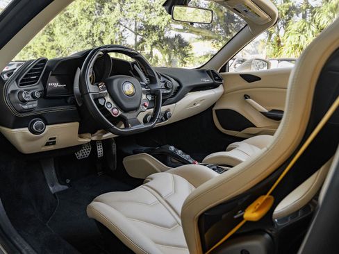 Used 2016 Ferrari 488 Spider RWD image 2