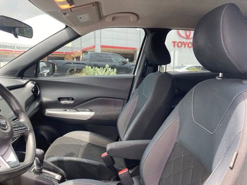 Used 2019 Nissan Kicks SV image 8