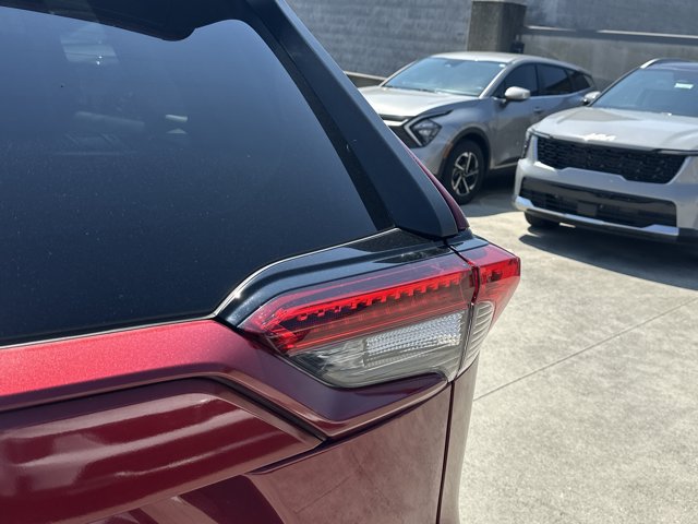 Used 2021 Toyota RAV4 XLE Premium FWD image 33