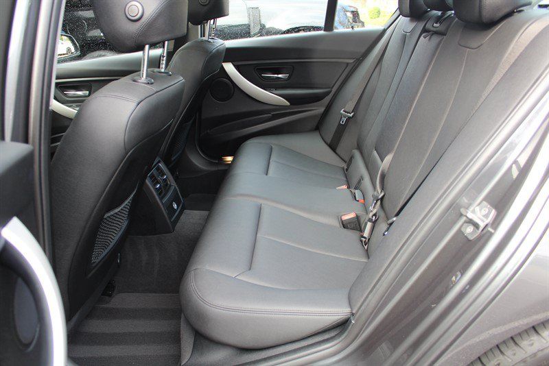 Used 2018 BMW 320i xDrive Sedan AWD/4WD image 24