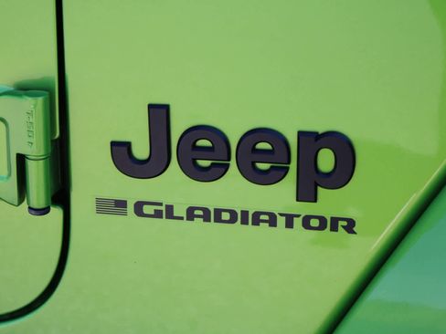 Used 2025 Jeep Gladiator Sport AWD/4WD image 10
