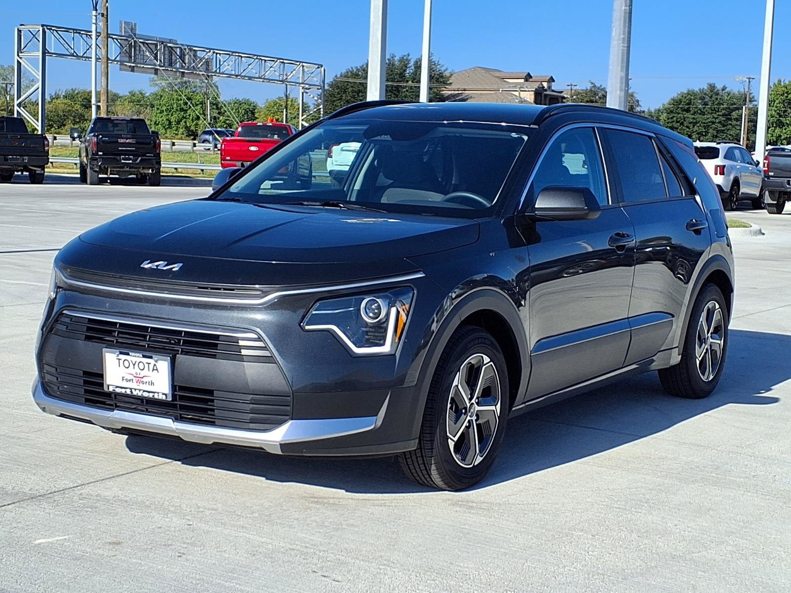 Used 2025 Kia Niro LX FWD image 3