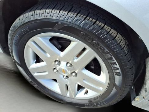 Used 2010 Chevrolet Impala LT w/ Luxury Edition Package FWD image 7