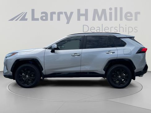 Used 2022 Toyota RAV4 SE w/ Convenience Package AWD/4WD image 2