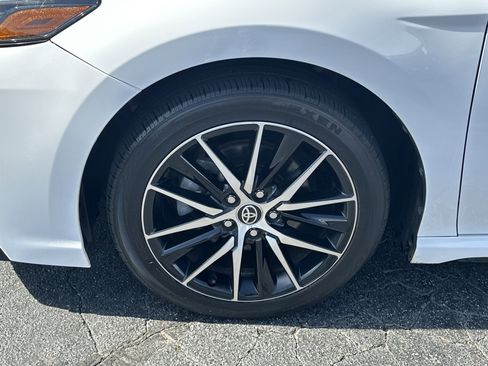 Used 2022 Toyota Camry SE image 13