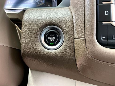 Used 2023 GMC Yukon Denali RWD image 35