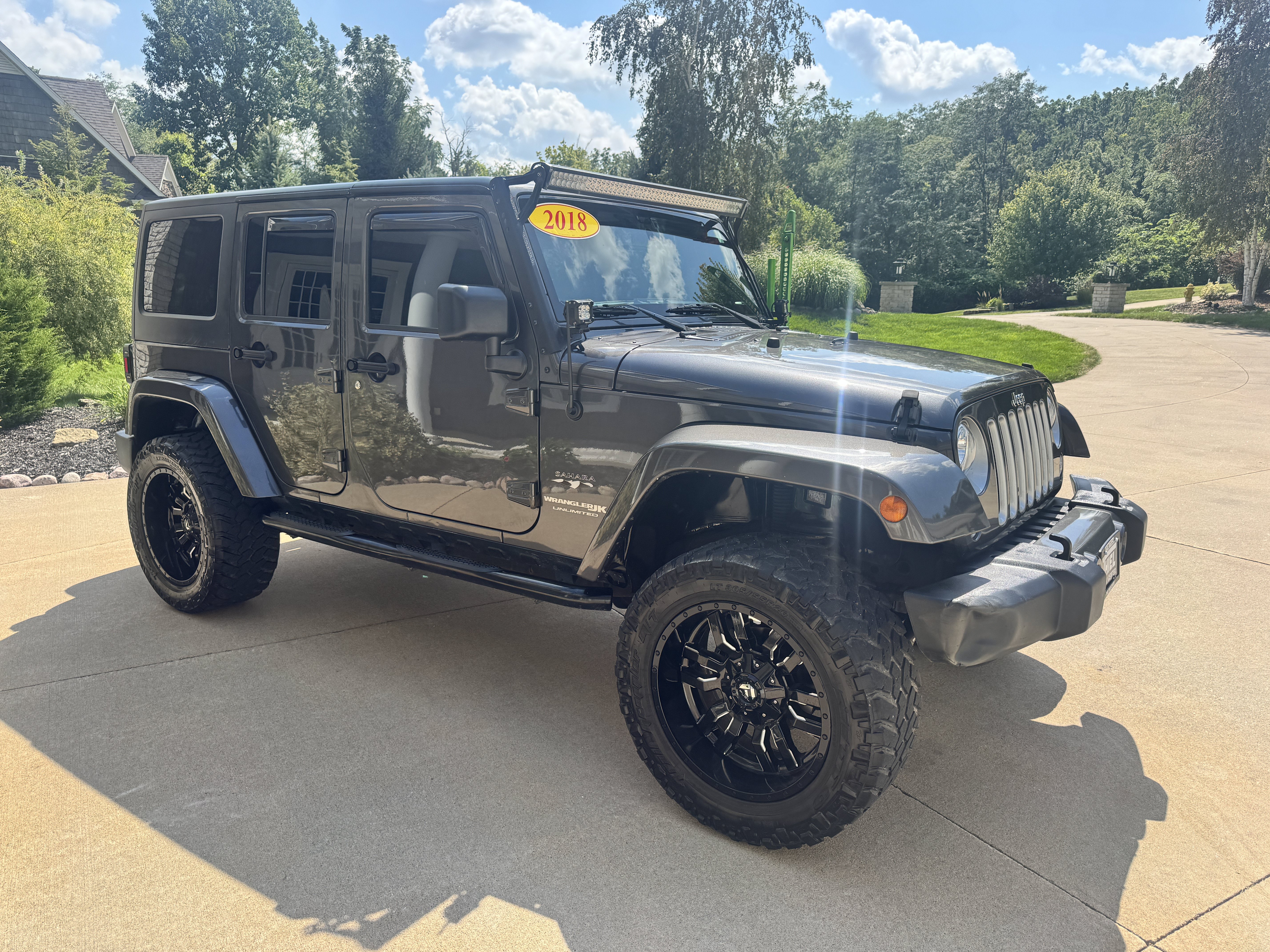 Used 2018 Jeep Wrangler Unlimited Sahara w/ Connectivity Group AWD/4WD image 5