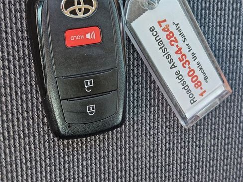 Used 2025 Toyota Prius LE image 28