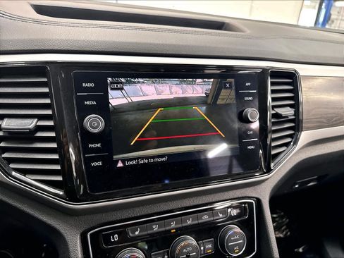 Used 2023 Volkswagen Atlas SE w/ Panoramic Sunroof Package FWD image 17