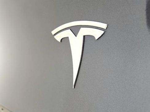 Used 2023 Tesla Model Y Long Range AWD/4WD image 32