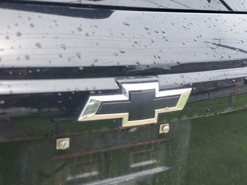 Used 2018 Chevrolet Trax LT w/ Sun & Sound Package FWD image 9