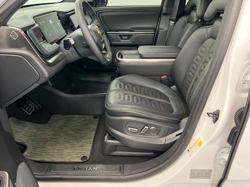 Used 2025 Rivian R1S Adventure image 18