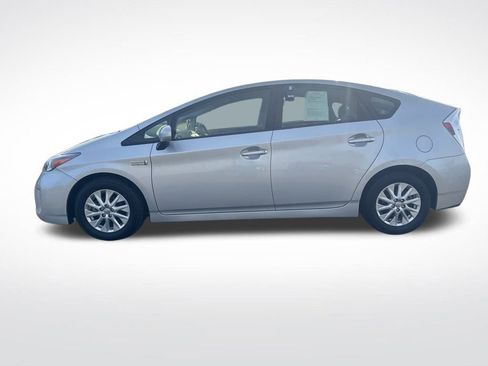 Used 2015 Toyota Prius Plug-In Hybrid image 4