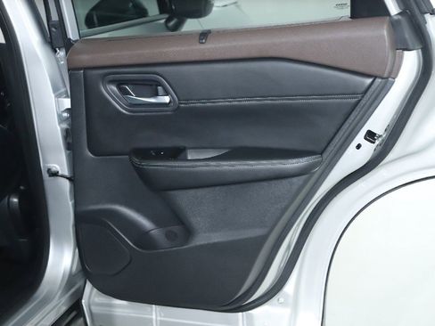 Used 2023 Nissan Rogue SV w/ SV Premium Package image 32