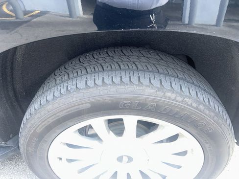 Used 2022 Cadillac Escalade Premium Luxury image 11