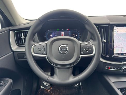 Certified 2025 Volvo XC60 B5 Core image 11
