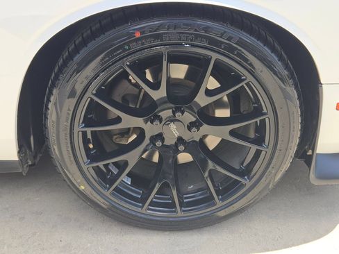 Used 2019 Dodge Challenger R/T w/ Driver Convenience Group RWD image 30