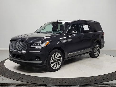 Used 2023 Lincoln Navigator Reserve AWD/4WD image 3