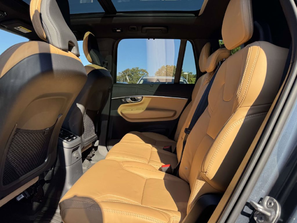 Certified 2025 Volvo XC90 T8 Ultra w/ Protection Package Premier AWD/4WD image 9