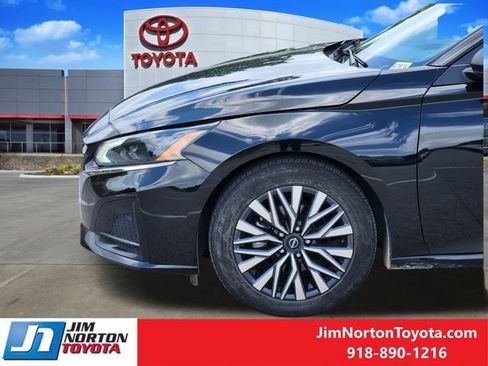 Used 2024 Nissan Altima 2.5 SV FWD image 8