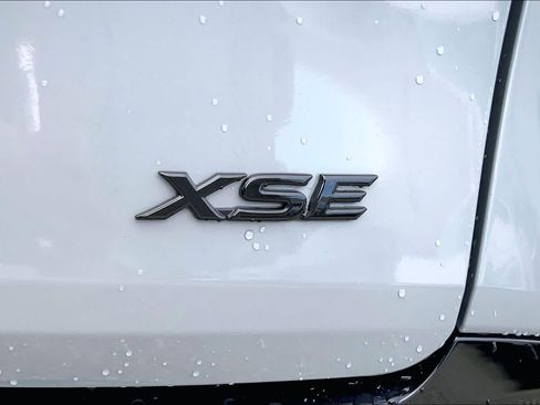 Used 2025 Toyota Sienna XSE w/ XSE Plus Package AWD/4WD image 10
