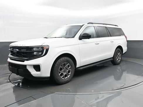 Used 2025 Ford Expedition Max Active AWD/4WD image 2
