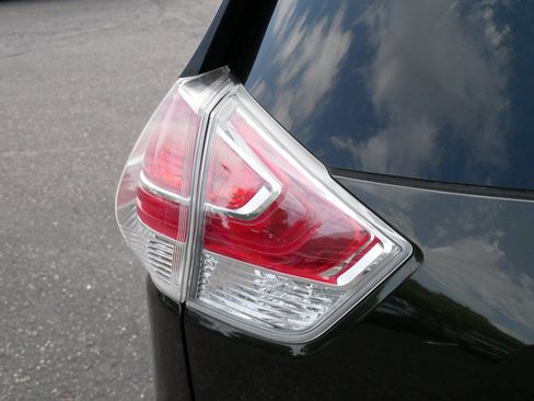 Used 2015 Nissan Rogue SV AWD/4WD image 17