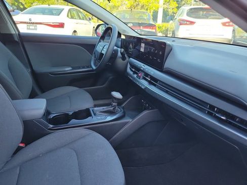 Used 2025 Kia K4 LXS FWD image 32