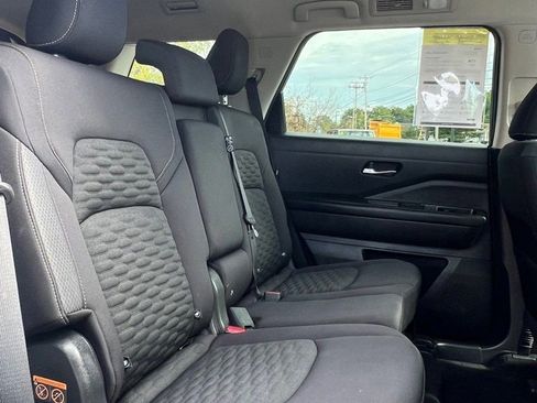 Used 2022 Nissan Pathfinder SV image 13