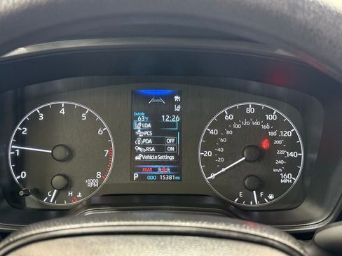 Used 2025 Toyota Corolla LE image 31