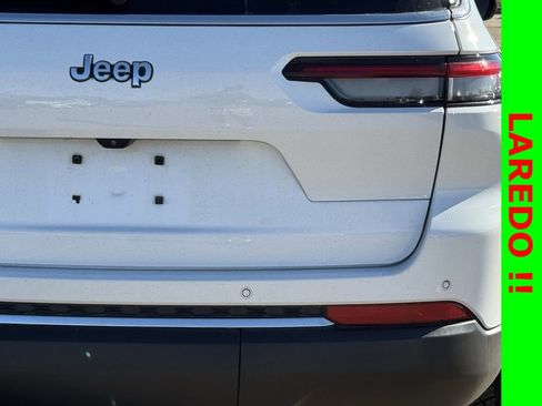 Used 2023 Jeep Grand Cherokee L Laredo image 7