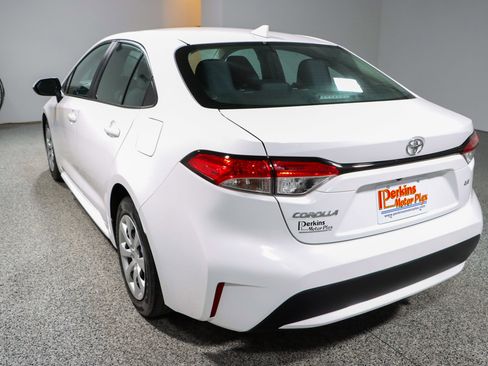 Used 2022 Toyota Corolla LE FWD image 9