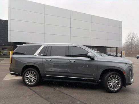 Used 2021 Cadillac Escalade ESV Premium Luxury image 2