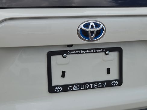 Certified 2022 Toyota RAV4 XLE Premium AWD/4WD image 30