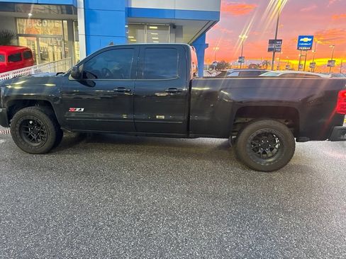 Used 2017 Chevrolet Silverado 1500 LT w/ Midnight Edition AWD/4WD image 8